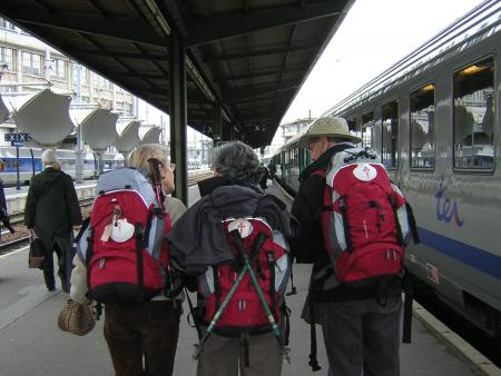 Ils sont pas mignons avec leurs sacs identiques!