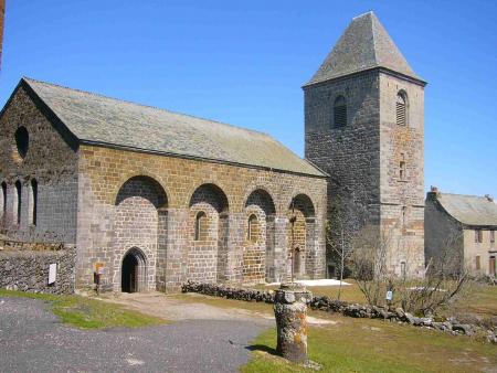 Voilà l'église sobre et majestueuse d'Aubrac